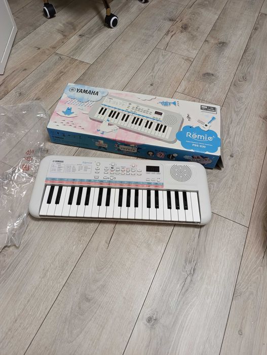 Keyboard Синтезатор Yamaha - Remie PSS-E30, бял. Като нов!