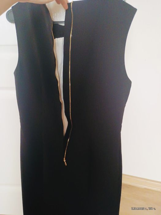 Черна права рокля Н&M.