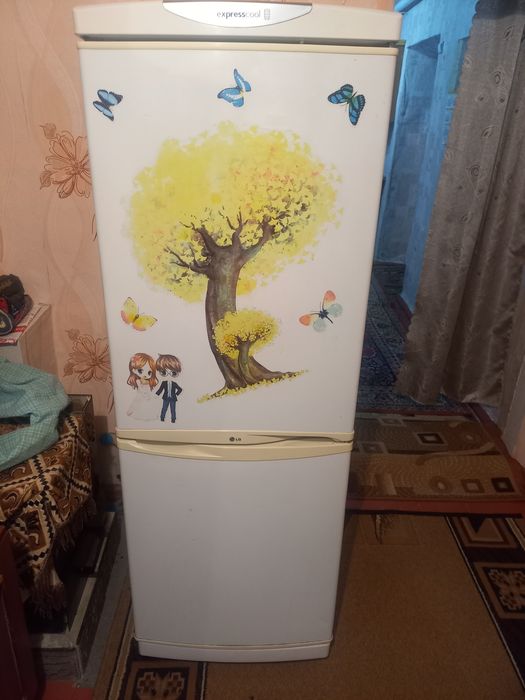 Продам Холодильник LG
