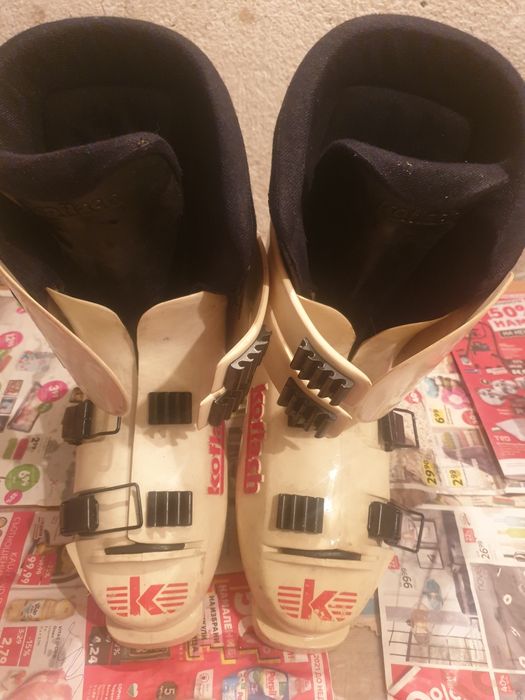 Комплект от 1 бр.ски,1 бр.обувки и щеки 3 комплекта.