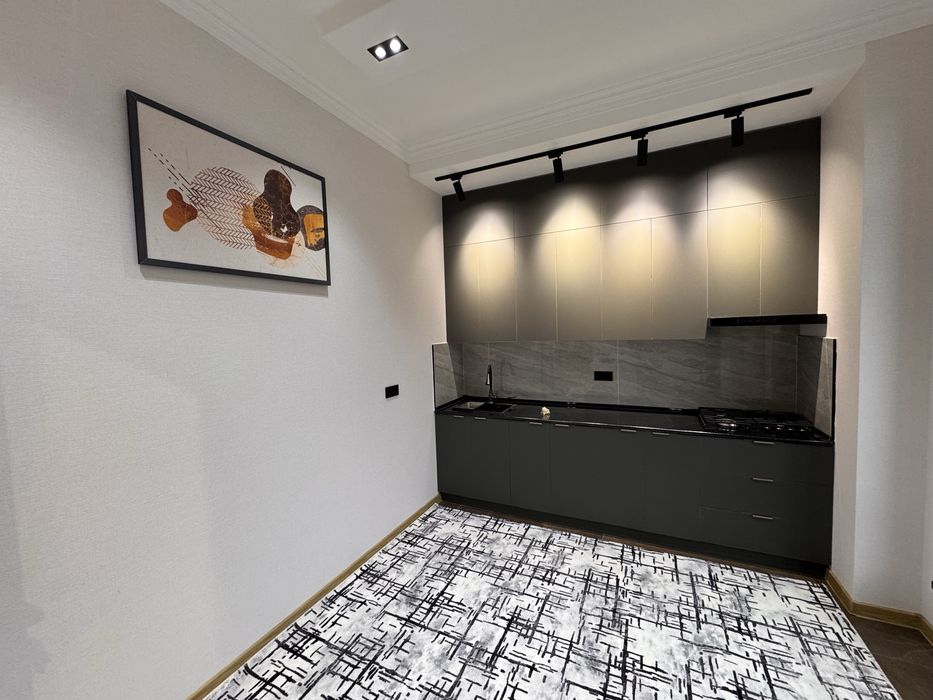 Sergili xon tepada 2 sotix 6 xona 180.000$