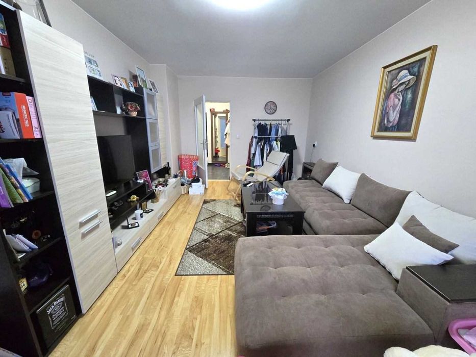 Тристаен апартамент с модерно обзавеждане за продажбва в Разлог