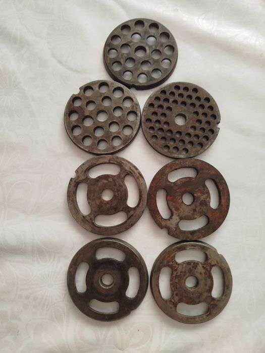 Прдам решетки для мясорубки