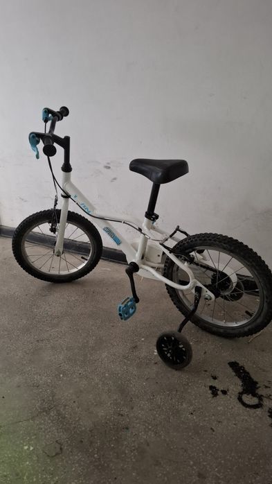 Vand bicicleta copii BtWin 16 inch ,bonus trotineta galbena