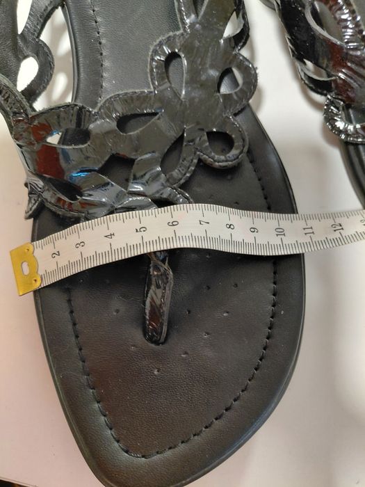 Papuci  negri ,lucioas, geox ,mas 39 ,stare foarte buna