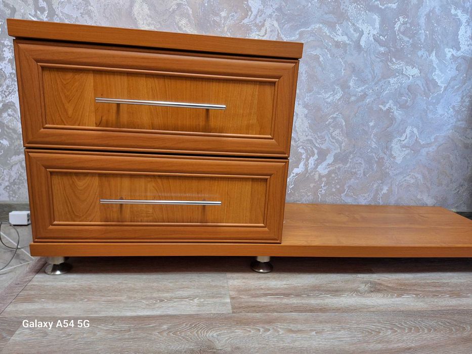 Прихожая с тумбой