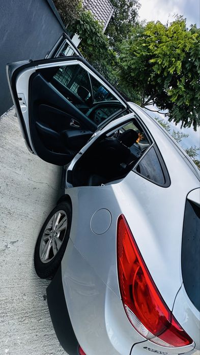 Hyundai ix35 Blue Drive 1.6 benzină | 2012 | 176.000 km | Panoramic | Cameră marșarier