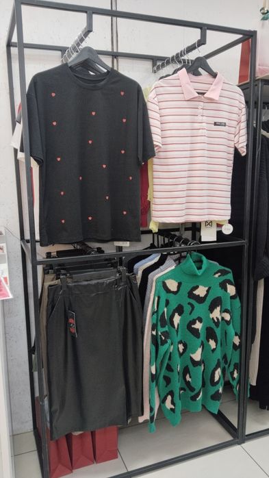 Срочно Продам стойку для одежды!