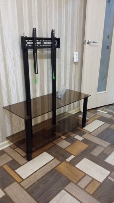 Стол под телевизор.