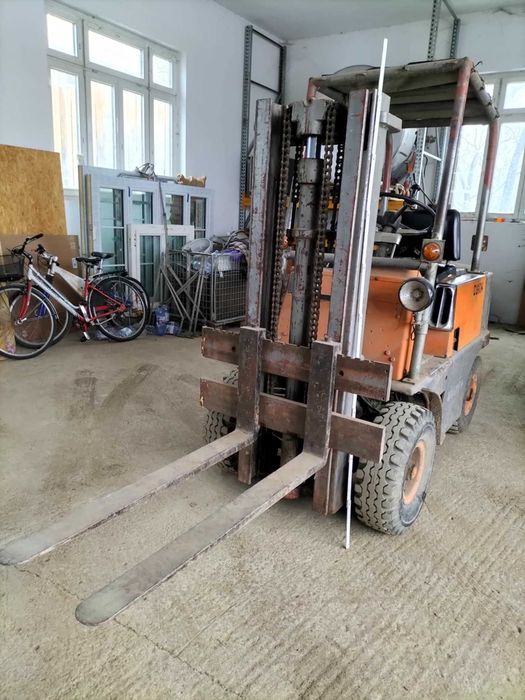 Stivuitoare benzine CLARK