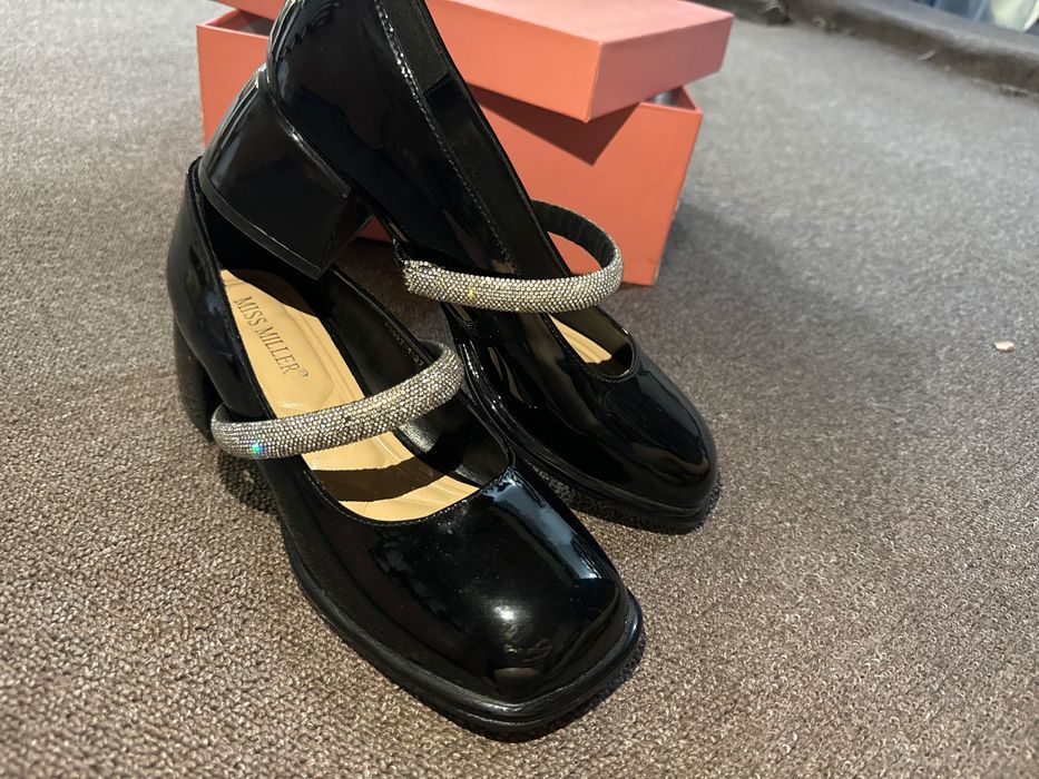 чёрные туфли для школы