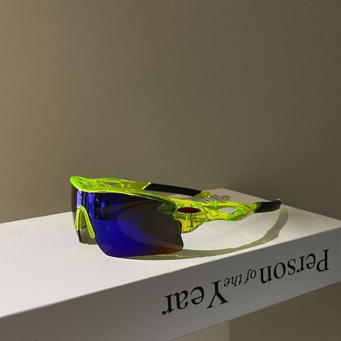 Отличные спортивные очки