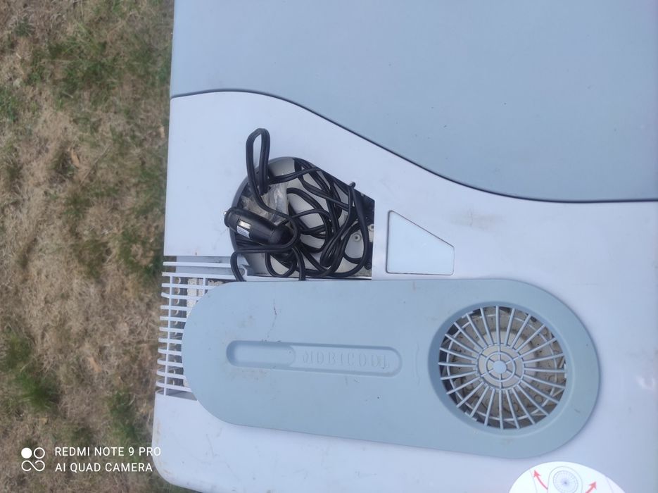 Хладилна чанта Mobicool с външни забележки