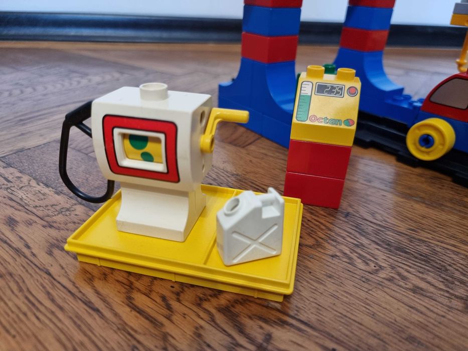 Lego duplo service auto si statie alimentare
