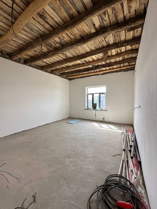 Xovli sotiladi Bektemir tumani 8 xona + Padval 90 bitgan