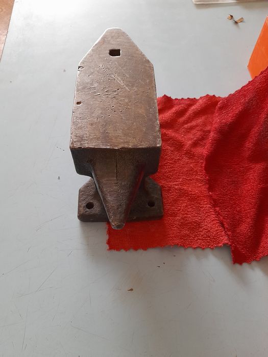 Наковальня для работы.