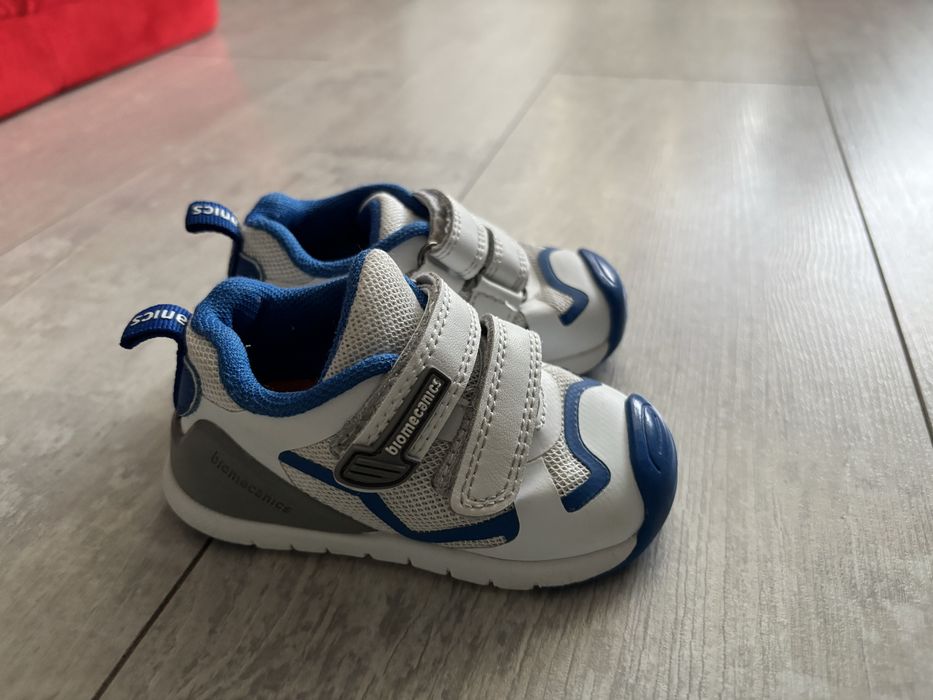 обувки за прохождане Biomecanics