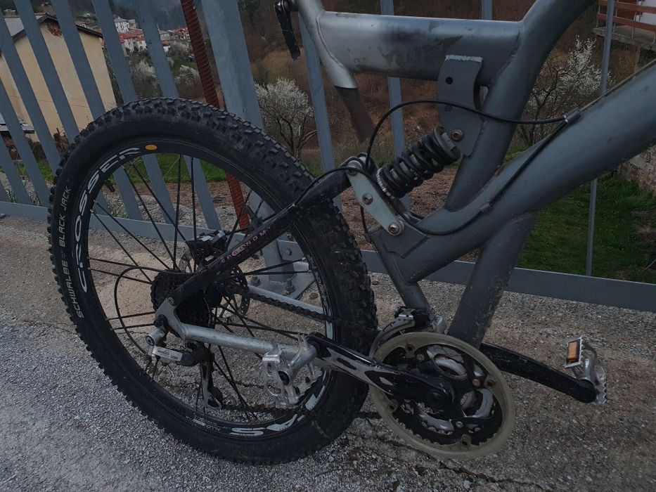 Колела комплект, €230 и €340, а двете €520