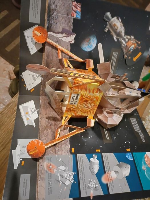 Триизмерна енциклопедия за космоса