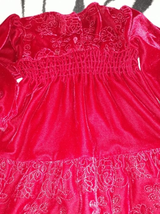 Rochie catifea   de copii  .