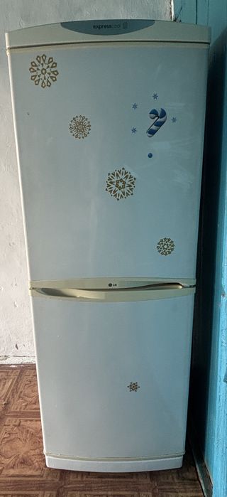 Продам холодильник lg!!