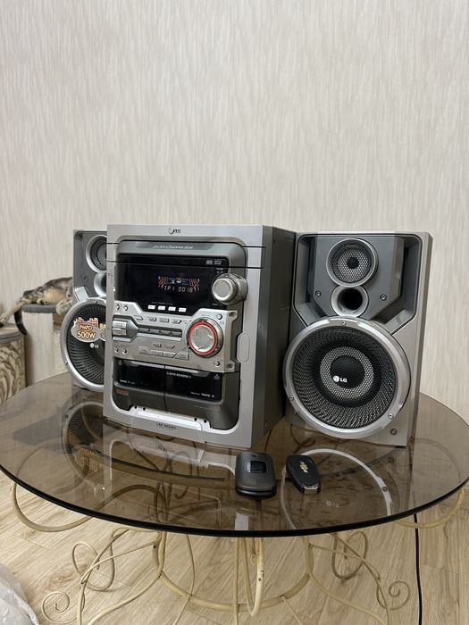 Muzikalniy centr LG original zor