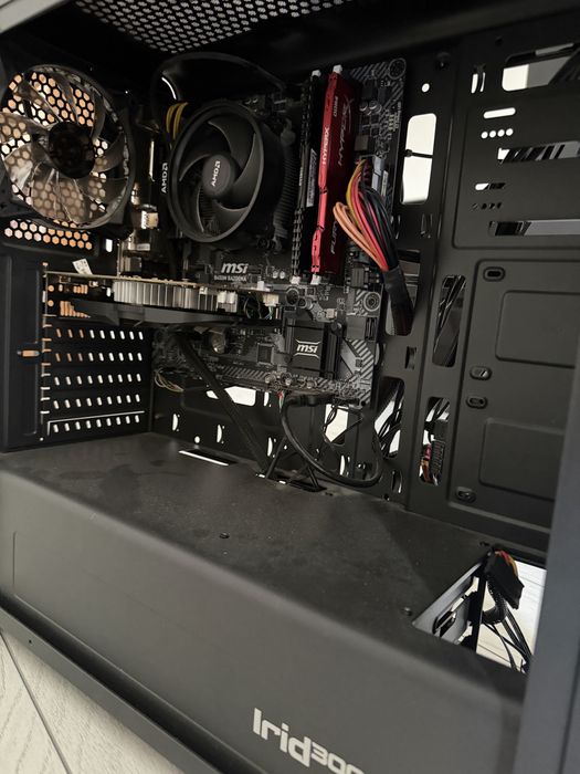 Vand pc de gaming usor sau office