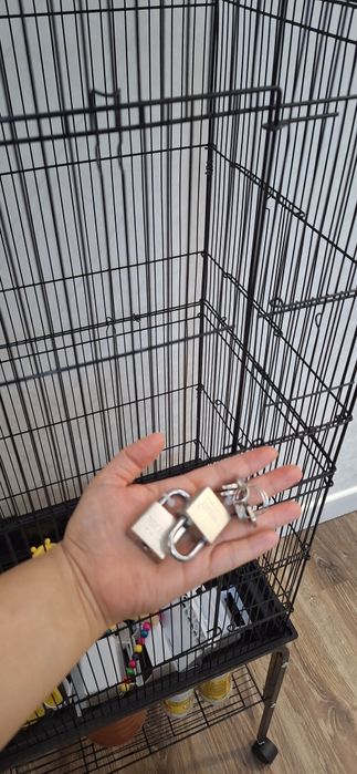 Продам клетку для попугаев