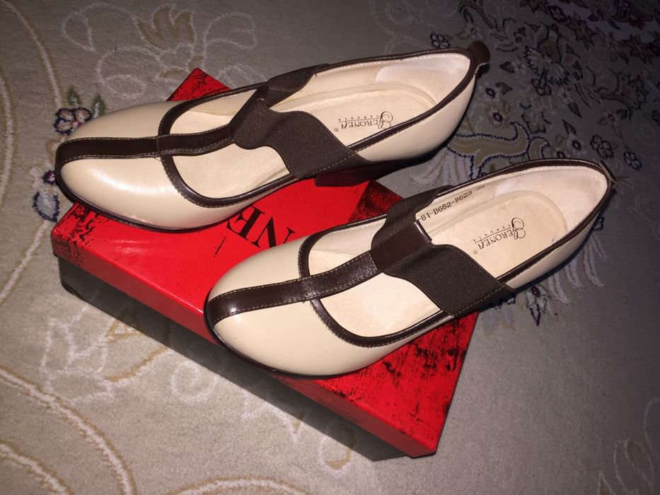 Продаю женский обувь