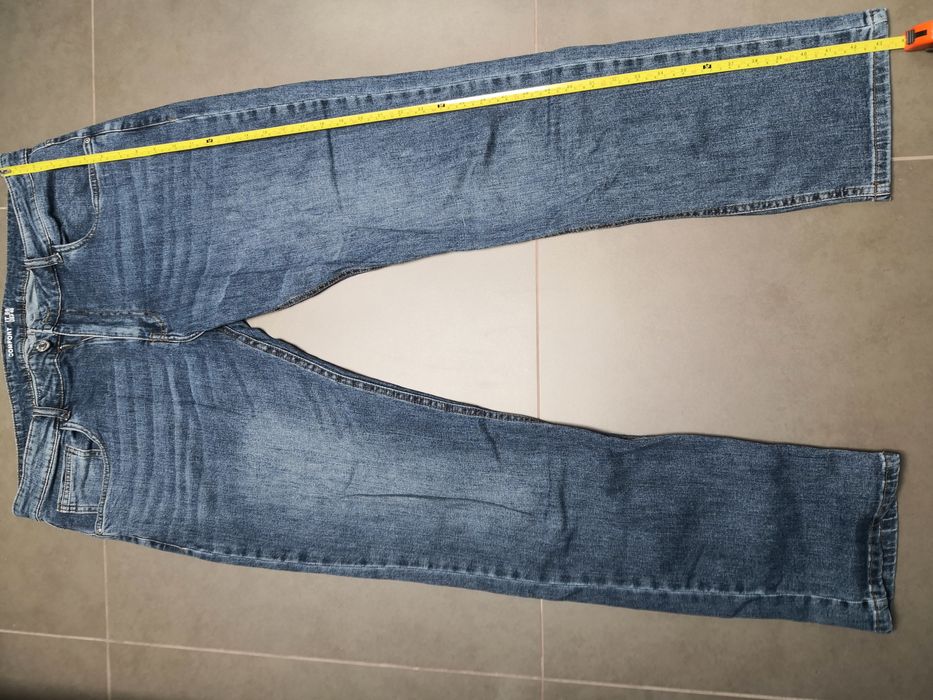 Vând blugi Republic Denim