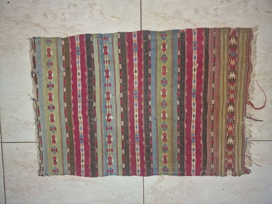 Covor vechi tradițional
