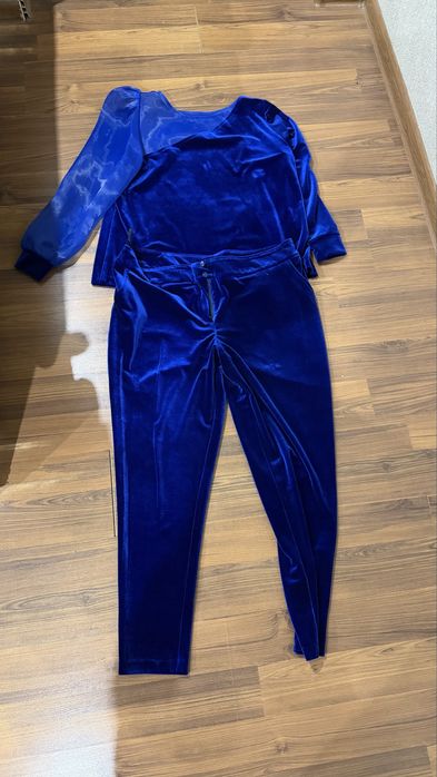 Костюм 42-44 размер олет один раз в хорошем состоянии