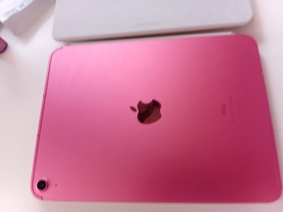 iPad 10 (Generația 10) + Tastatură Apple Magic Keyboard Folio - Stare Foarte Bună