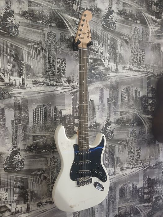 Продам электрогитару Fender stratocaster.)