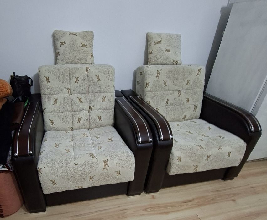 Vând canapea extensibilă și 2 fotolii rabatabile