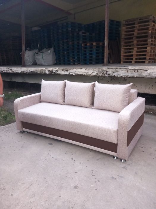 Retapitat canapele coltare scaune usi birouri etc.