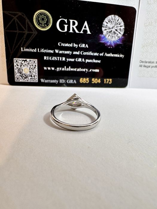 Сребърен пръстен с мойсанит (Диамант) 0.5 карата