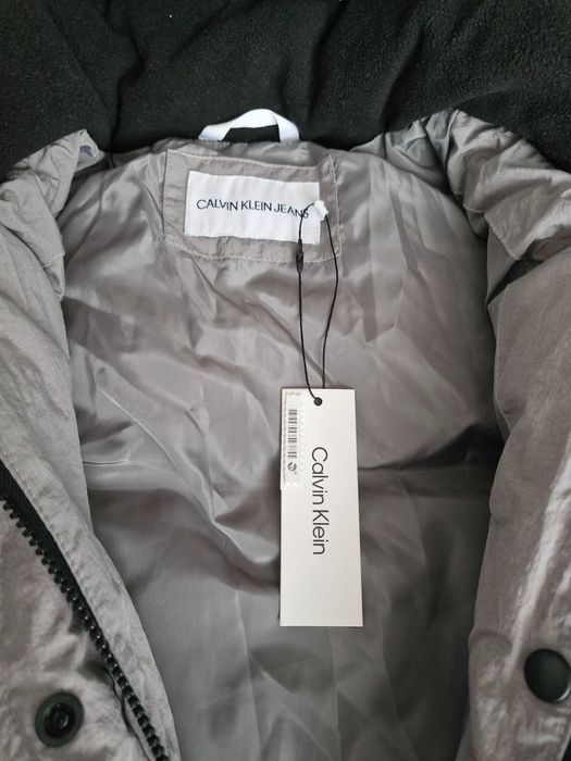 geacă cu puf nouă Calvin Klein pentru femei