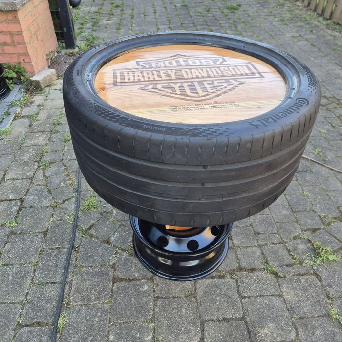 Masă artizanală unicat cu gravură personalizabilă – 2000 lei (transpor