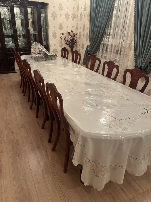 Стол со стульями