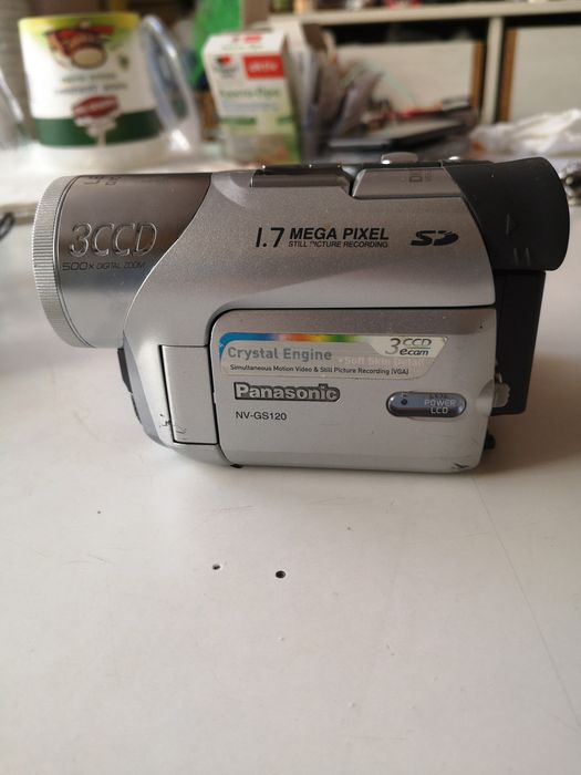 Видео камери Panasonic и JVC - MiniDV и VHS C