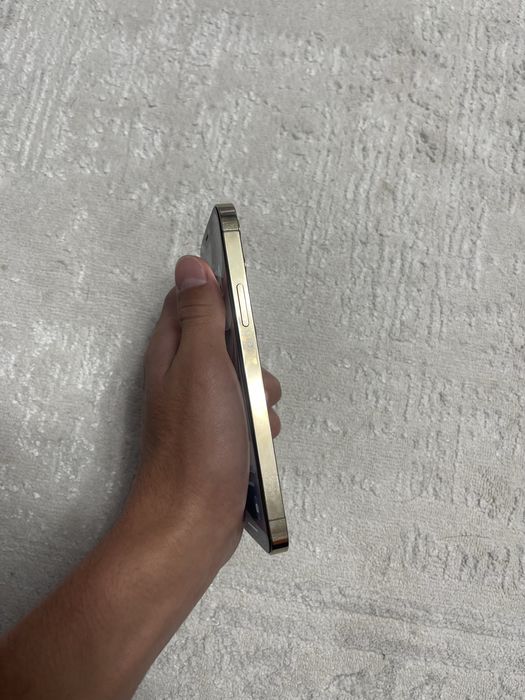 iPhone 12 Pro в хорошем состоянии