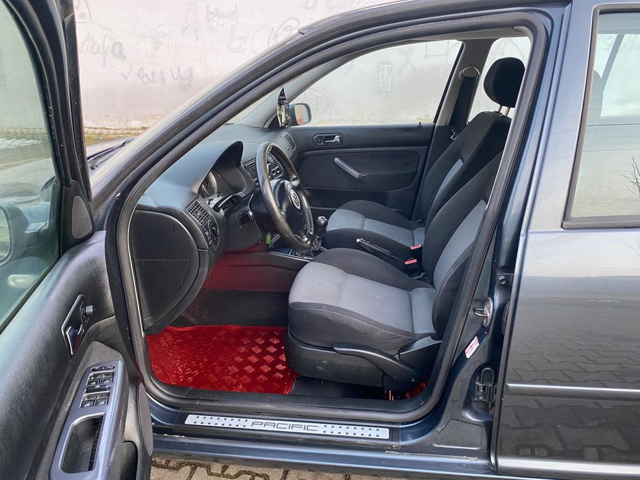 Volkswagen golf  1.6  2003 PACIFIC