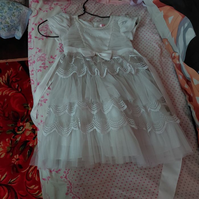 детское платье беленькое