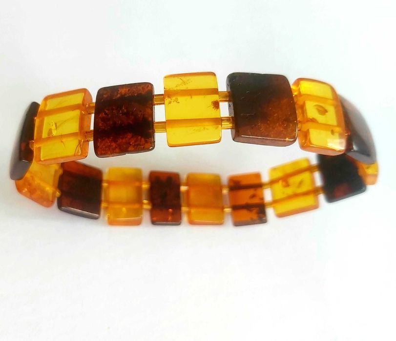 Гривна от естествен полиран кехлибар