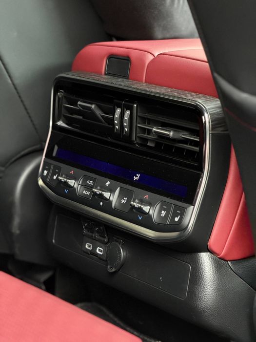 Toyota Land Cruiser LC300 GR Sport