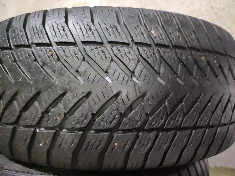 Резина всесезонка с дисками стояли на RAV4
