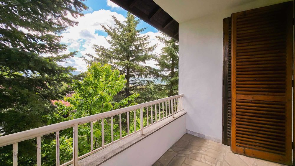 Продава се бутикова къща във вилната зона на с.Големо Бучино, Перник