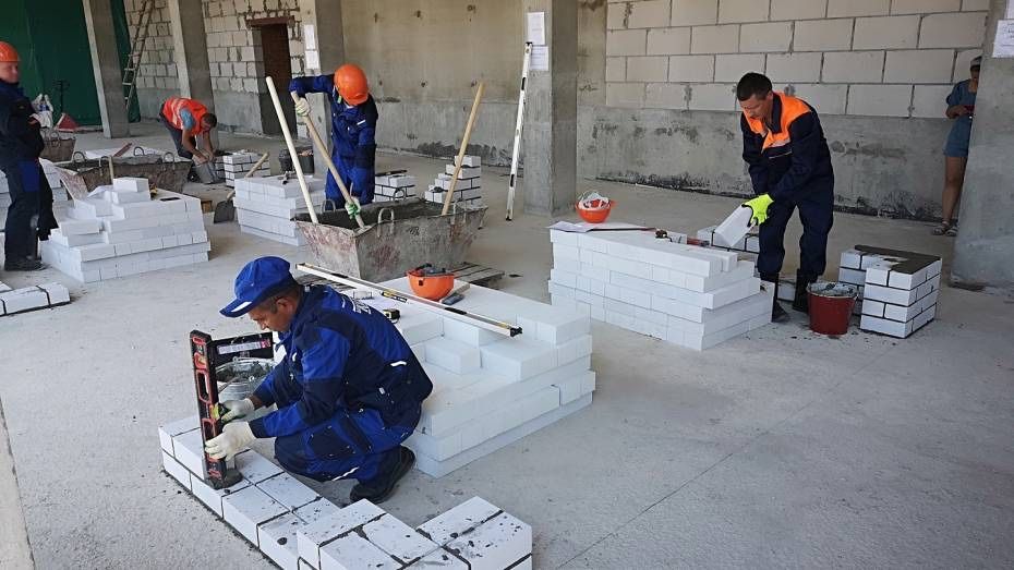 Профессионалньный бригада строителей каменщики штукатурщики бетощики.