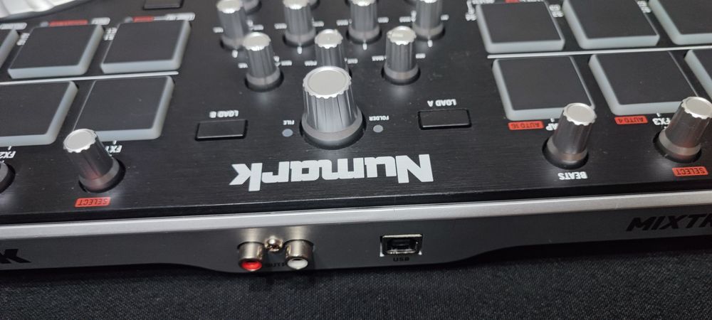 Dj Конзола контролер пулт Numark  Mixtrack Quad